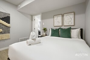 2 bedrooms, desk, iron/ironing board, free WiFi