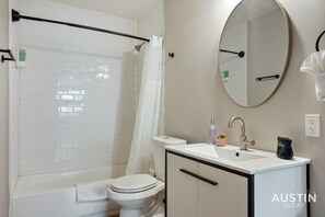 Eco-friendly toiletries, hair dryer, towels, soap - Walk to Restaurants or Cook in Subway Tile Kitchen (Austin)
