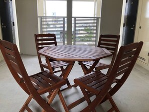 Outdoor dining - YN22  Newly built condominium  Aquarium beach w - 202 / Tomigusuku Okinawa (Tomigusuku)