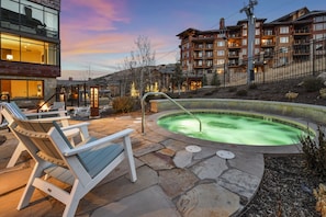 Outdoor spa tub - Modern Ski-in/out 2 BR in Canyons Village by RedAwning - Save 20% on 7+ Nights! (Park City)