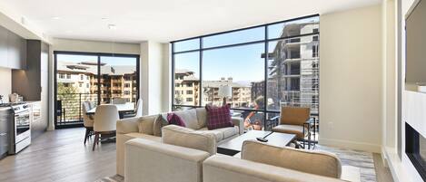 Télévision, cheminée, jeux vidéo, baby-foot