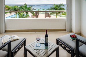 Outdoor dining - NEWLY REMODELED CONDO WITH SPECTACULAR OCEAN VIEW - CASA DE SOPHIA  (Cozumel)