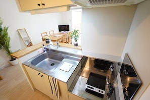 Fridge, microwave, stovetop, cookware/dishes/utensils