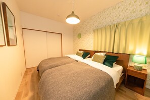 3 bedrooms, desk, iron/ironing board, free WiFi