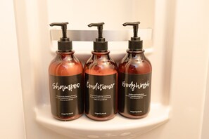 Séchoir à cheveux, serviettes fournies