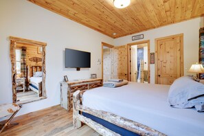 6 bedrooms, iron/ironing board, travel crib, free WiFi