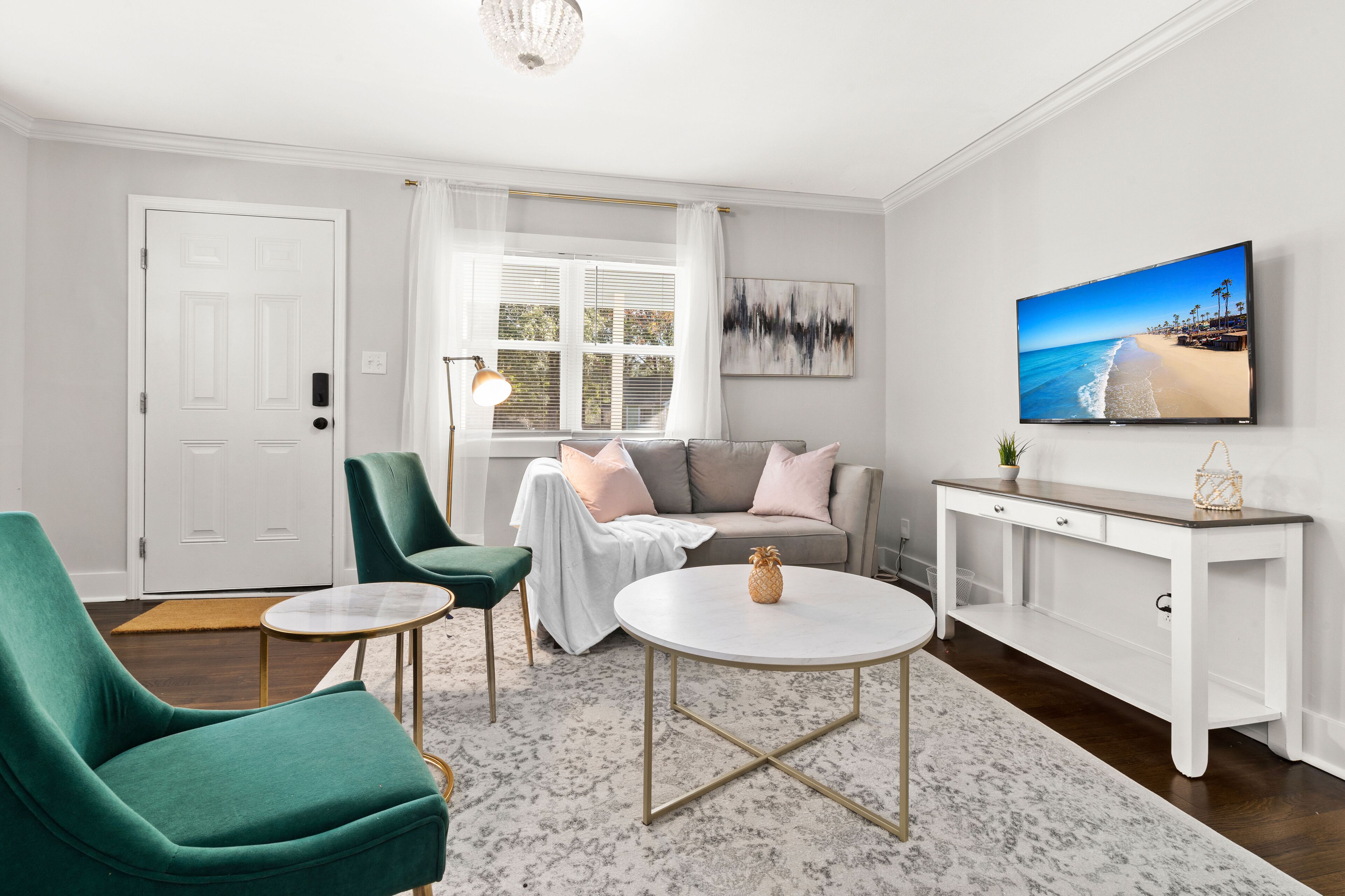 NEW! Cozy & Modern Home 🏡 close to Downtown & Beaches🏖