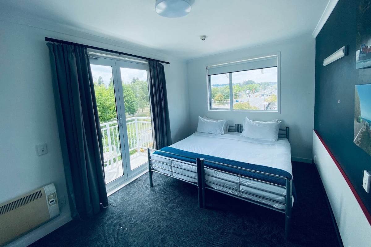 Deluxe Double or Twin Room | WiFi (free), bed sheets