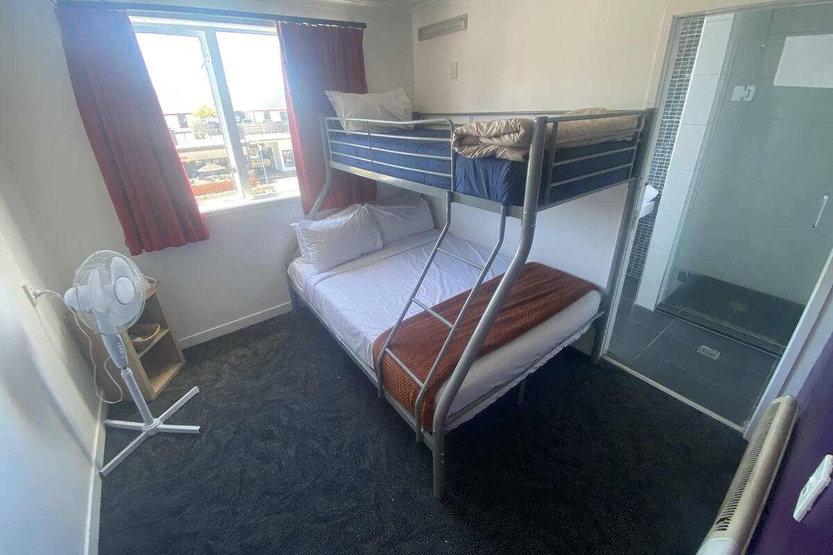 Basic Triple Room | WiFi (free), bed sheets