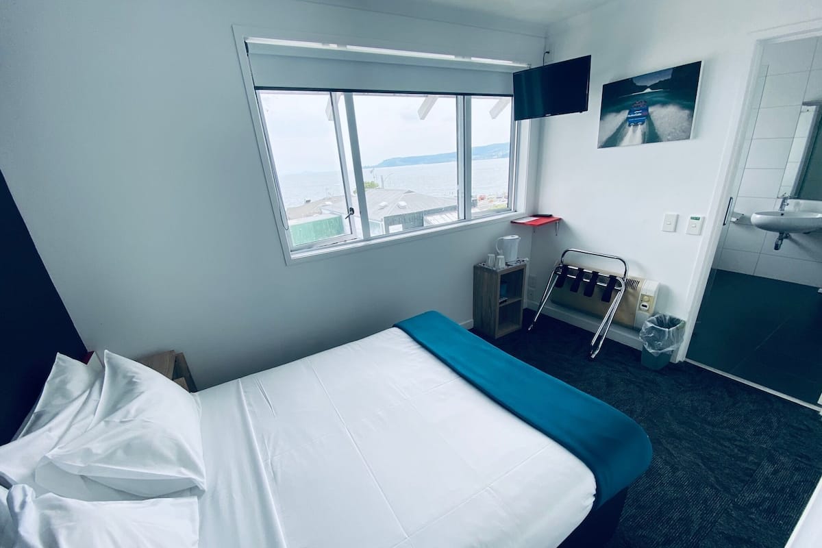 Double Room | WiFi (free), bed sheets