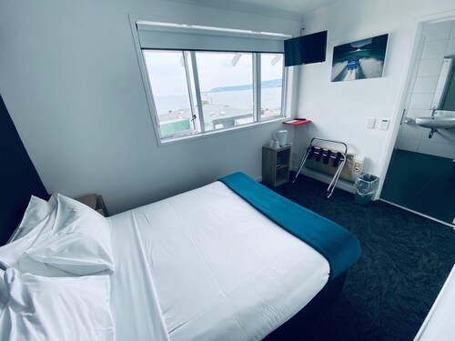 Based by the Lake - Hostel