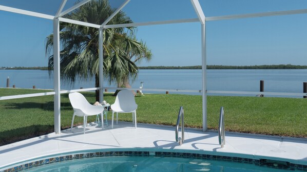 حمّام سباحة مُدفَّأ