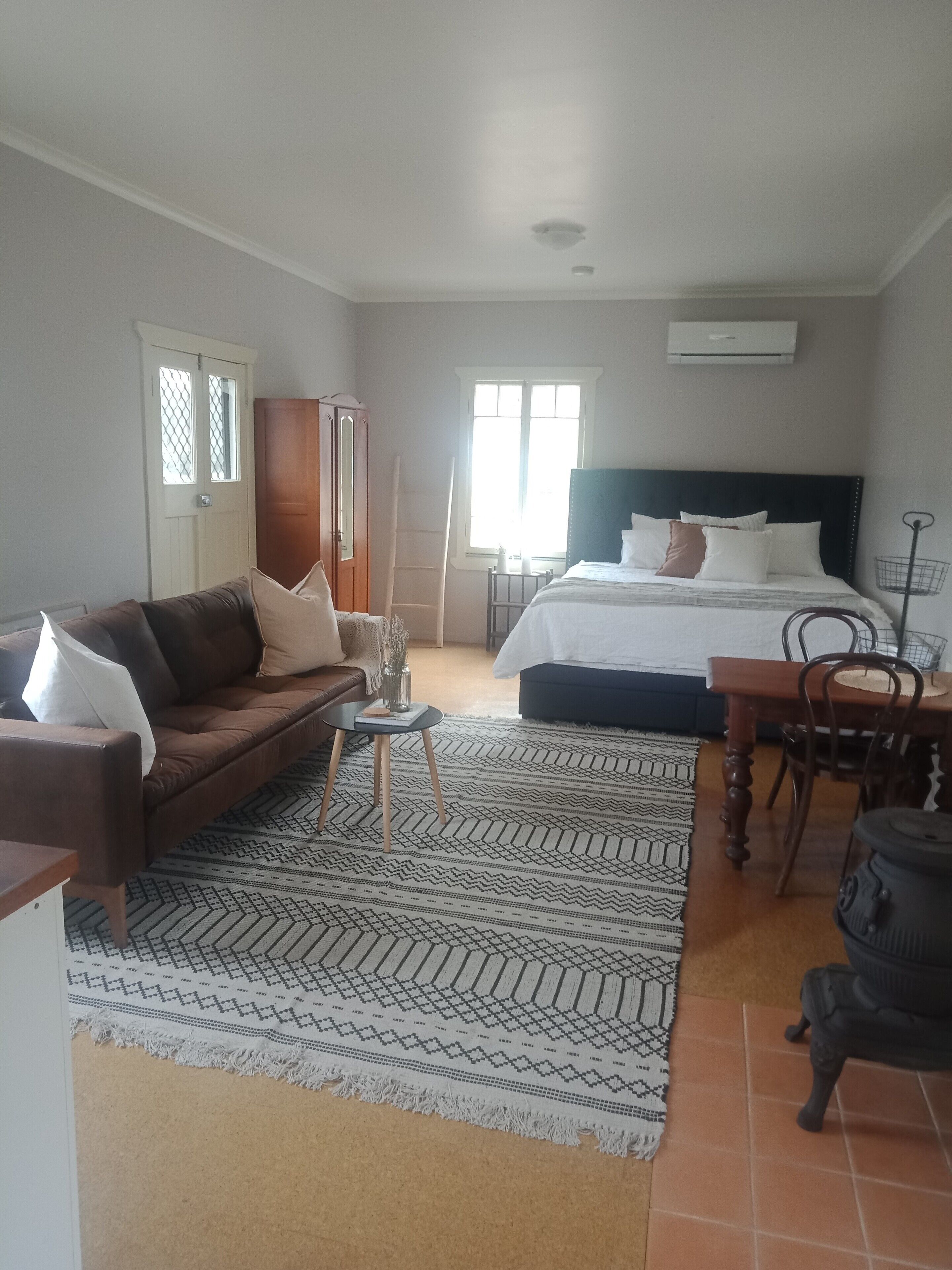 campfire cottage in wyberba