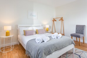 4 bedrooms, iron/ironing board, WiFi, bed sheets - Endymion is a spacious contemporary, detached house. (Porthtowan)