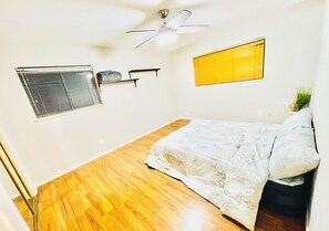 3 bedrooms, iron/ironing board, free WiFi, bed sheets