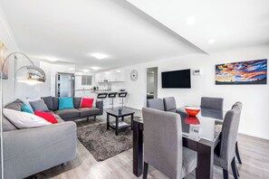 TV - Almonta Apartments on the Waterfront (B) (Coffin Bay)