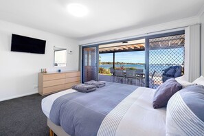 3 bedrooms, iron/ironing board, WiFi - Almonta Apartments on the Waterfront (B) (Coffin Bay)