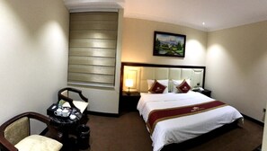 Desk, free WiFi, bed sheets - APA Hotel (Bac Ninh)