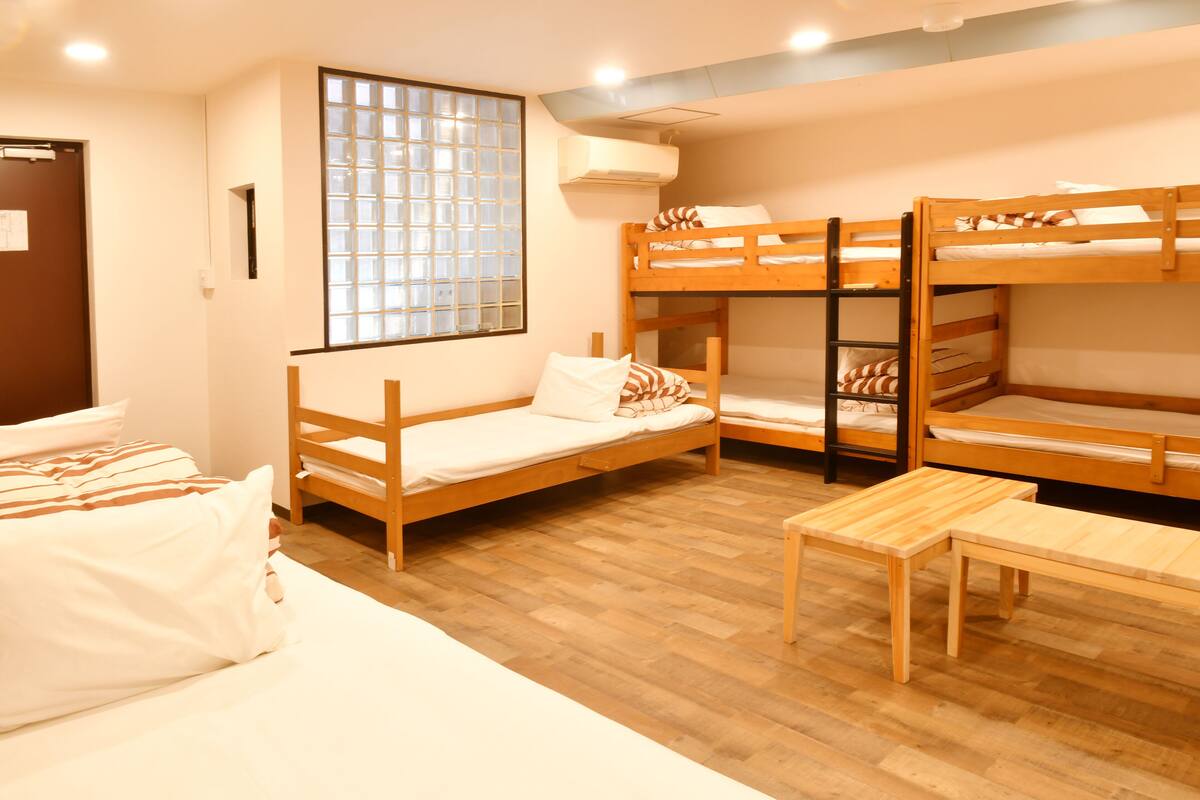 Habitación familiar, no fumadores (A) | Caja fuerte, espacio para trabajar con un portátil, cortinas opacas