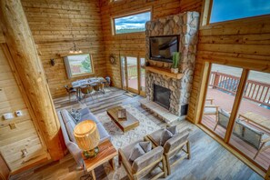 Smart TV y chimenea