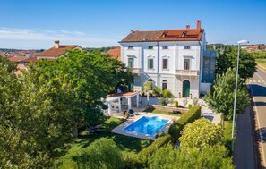 Exterior - Historical Villa Vigneri with pool and large garden (Novigrad)