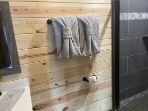 Combined shower/bathtub, hair dryer, towels, soap - Chalet Village amazing Mountain View.  The Piney Butt Place -HOT TUB  (Gatlinburg)