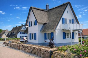 Exterior - E8 Thatched roof vacation home with sauna Ostseebad Rerik - E8: 4-room thatched roof house (Rerik)