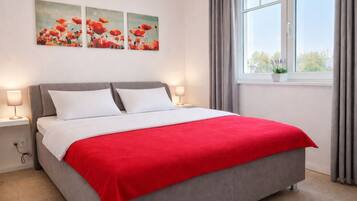 3 bedrooms, travel crib, WiFi, wheelchair access