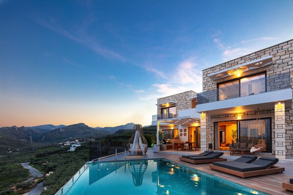 Outdoor pool, a heated pool - Villa Argyrie, sea view, Jacuzzi, heated pool, Quiet, Kissamos (Kissamos)