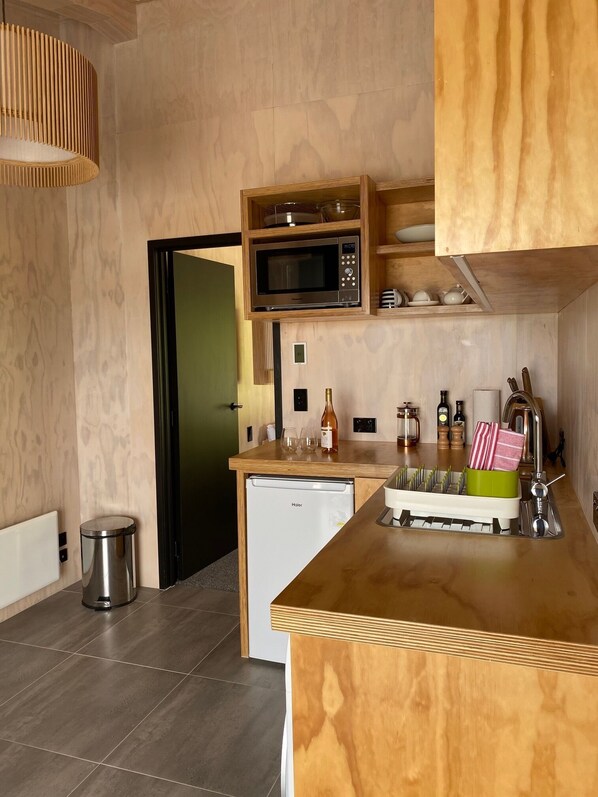 Fridge, microwave, coffee/tea maker, electric kettle