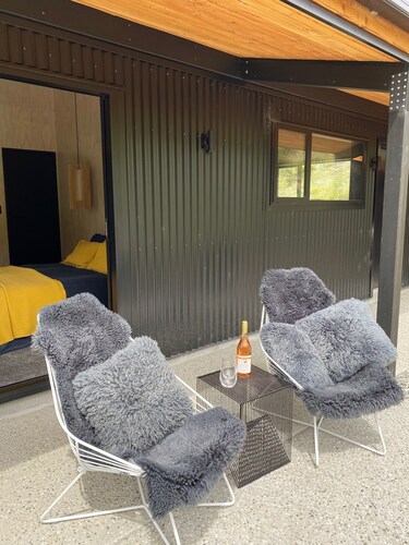 Tranquillity, views and sculpture, easy access to all the region offers