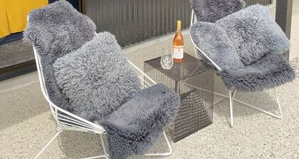 Tranquillity, views and sculpture, easy access to all the region offers