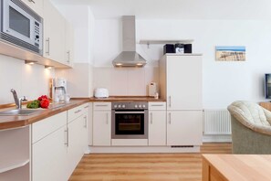 Kühlschrank, Mikrowelle, Ofen, Geschirrspüler