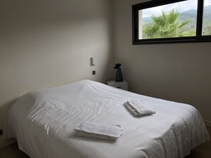 4 bedrooms, desk, iron/ironing board, travel cot - New villa 5 minutes from the beach of Ruppione  (Pietrosella)