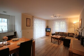 Unclassified image, 5 of 12, button