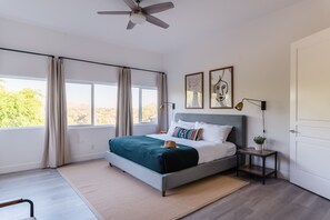 9 عدّة غرف نوم ومكتب ومكواة/لوح كي وسرير سفر