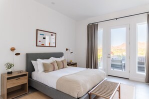 9 bedrooms, desk, iron/ironing board, travel cot