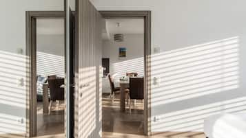 1 habitación, tabla de planchar con plancha, wifi gratis y ropa de cama