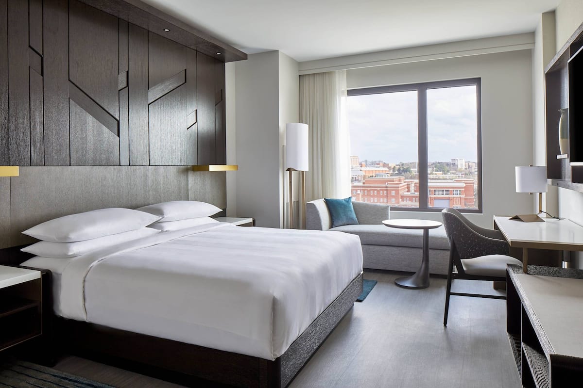 Egyptian cotton sheets, premium bedding, pillowtop beds, desk