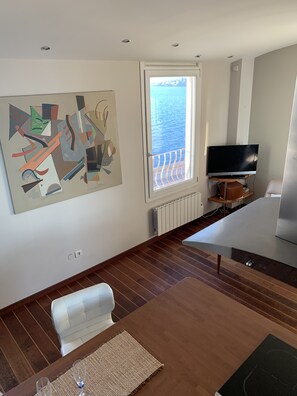 TV