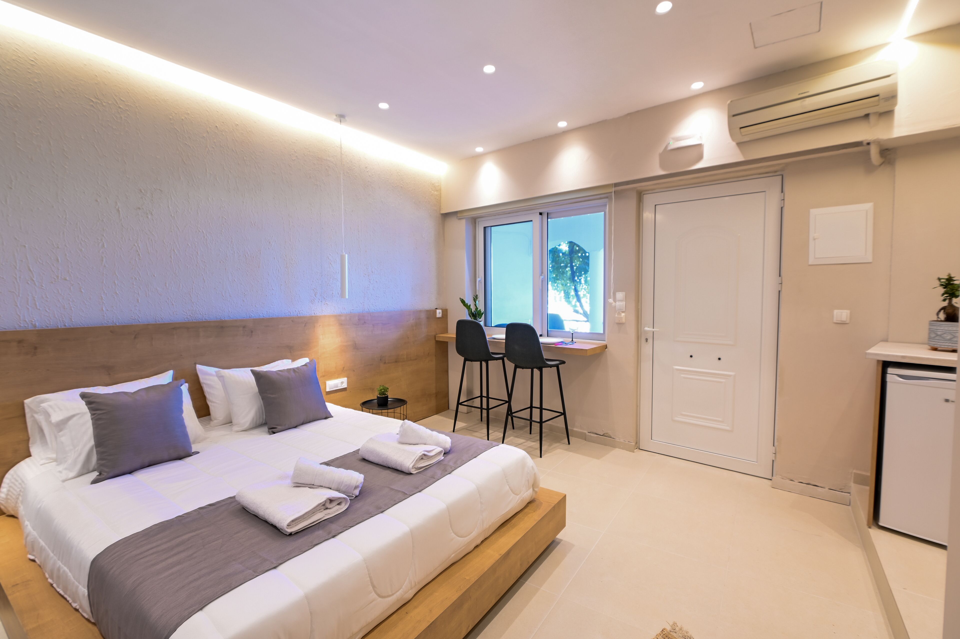 Superior Room | In-room safe, laptop workspace, soundproofing, iron/ironing board