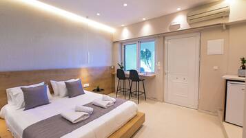Superior Room | In-room safe, laptop workspace, soundproofing, iron/ironing board