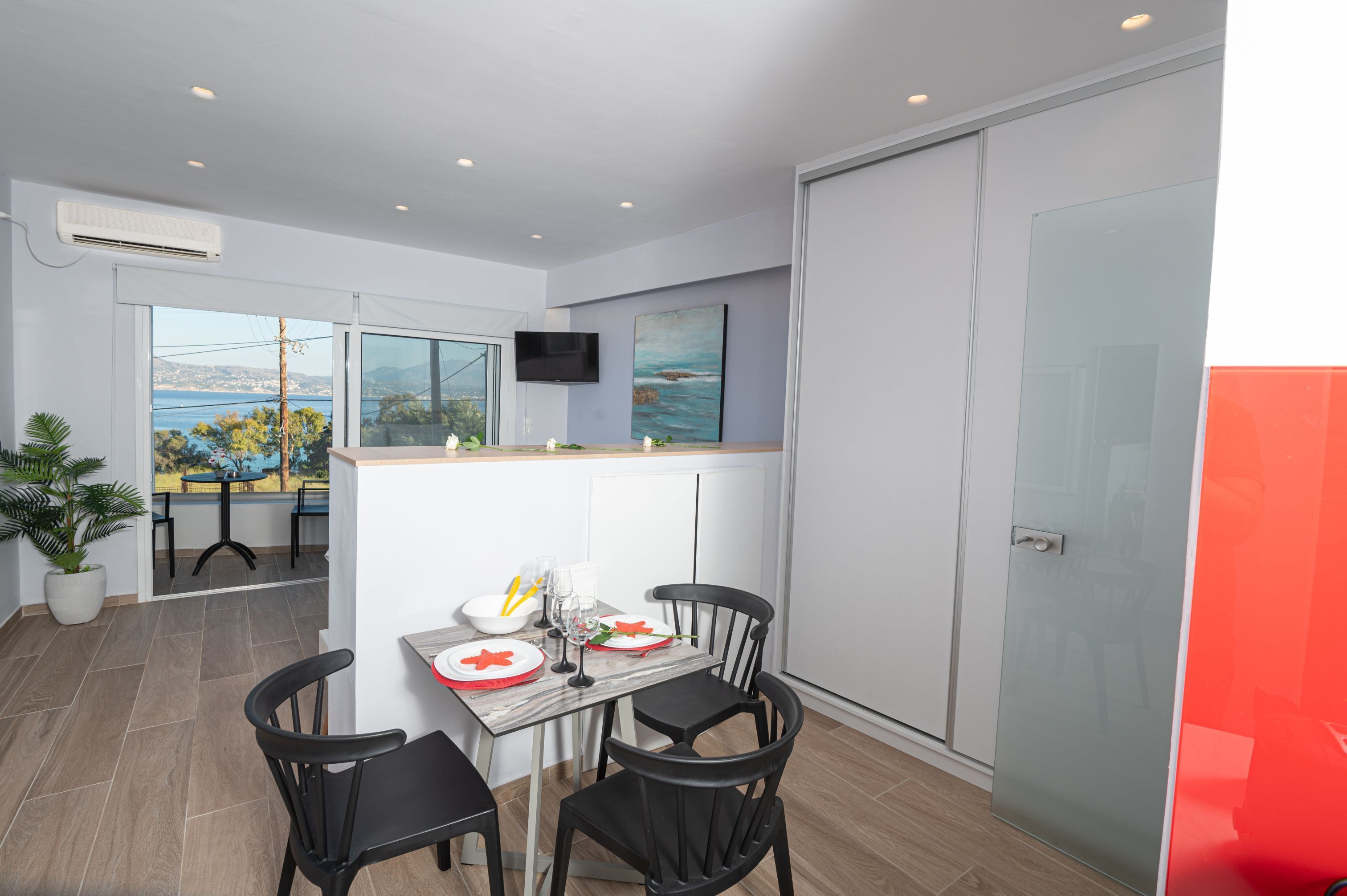 Deluxe Room | Dining room