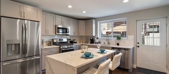 Huge MODERN LUXE Home | Minutes to Center City!