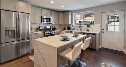 Huge MODERN LUXE Home | Minutes to Center City!