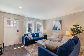 Smart TV - Huge MODERN LUXE Home | Minutes to Center City! (Philadelphia)