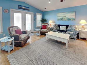 Smart TV - No Worries in Paradise | Private Walkway to Beach! (Kure Beach)