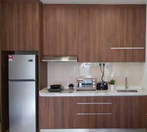 Réfrigérateur, four, grille-pain