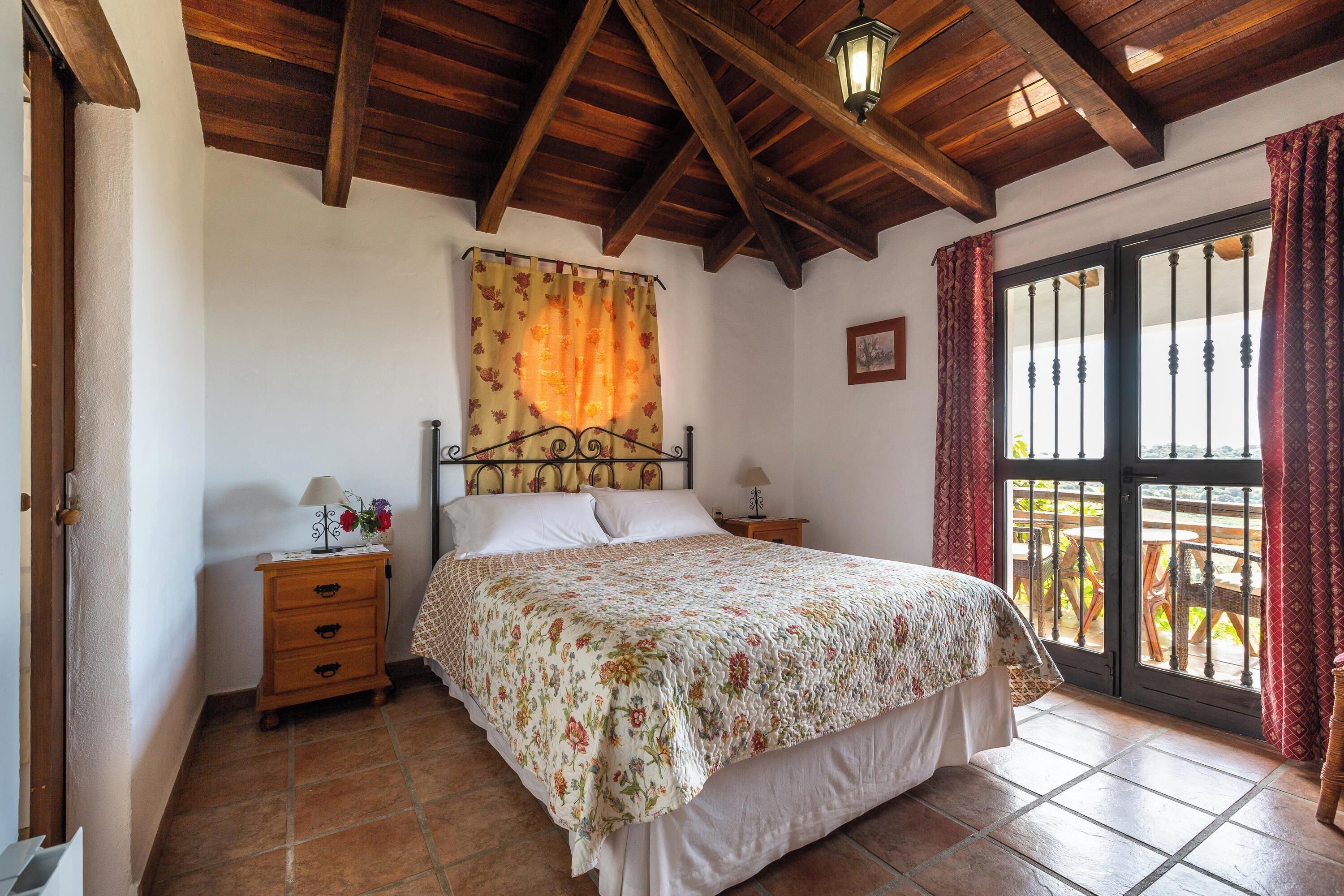 4 chambres, fer et planche à repasser, Wi-Fi gratuit, draps fournis