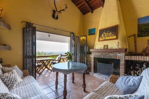 Interior - Holiday Home "Los Algarrobos Gaucin" with Mountain Views, Pool, Balcony & Terrace (Gaucin)